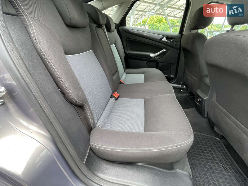Лифтбек Ford Mondeo 2014 в Львове