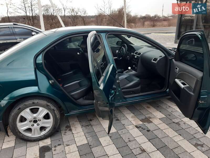 Седан Ford Mondeo 2002 в Городке