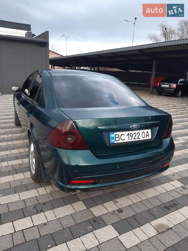 Седан Ford Mondeo 2002 в Городке