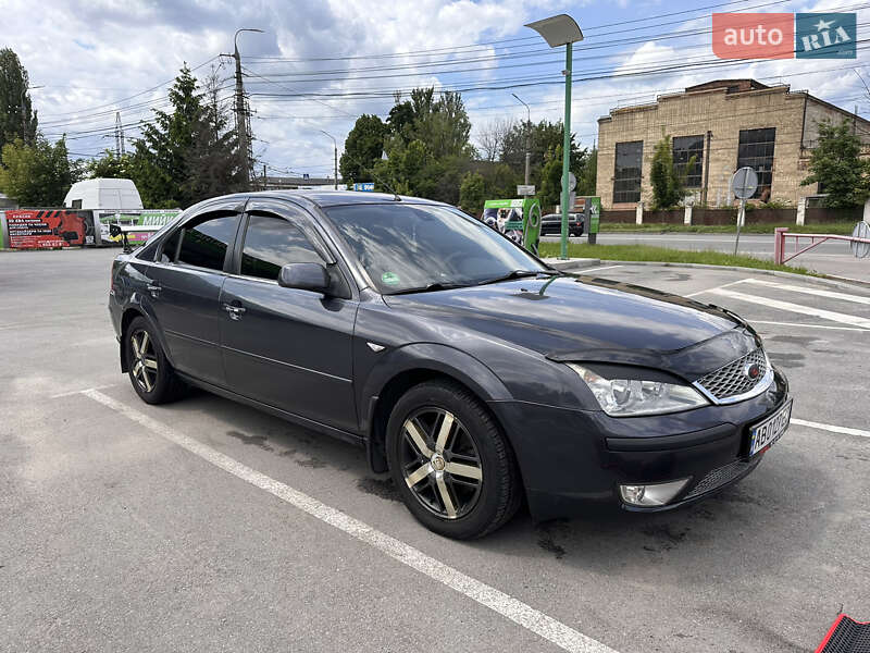 Ліфтбек Ford Mondeo 2006 в 