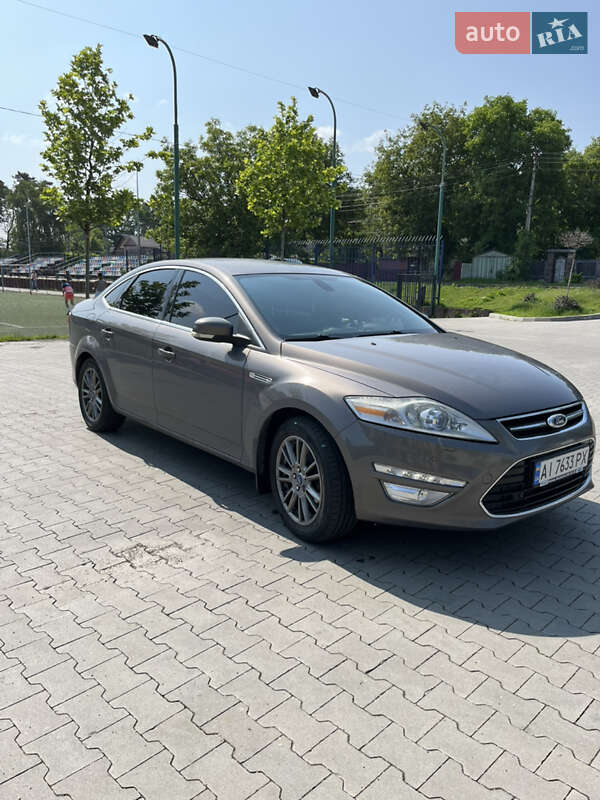 Седан Ford Mondeo 2011 в Бучі