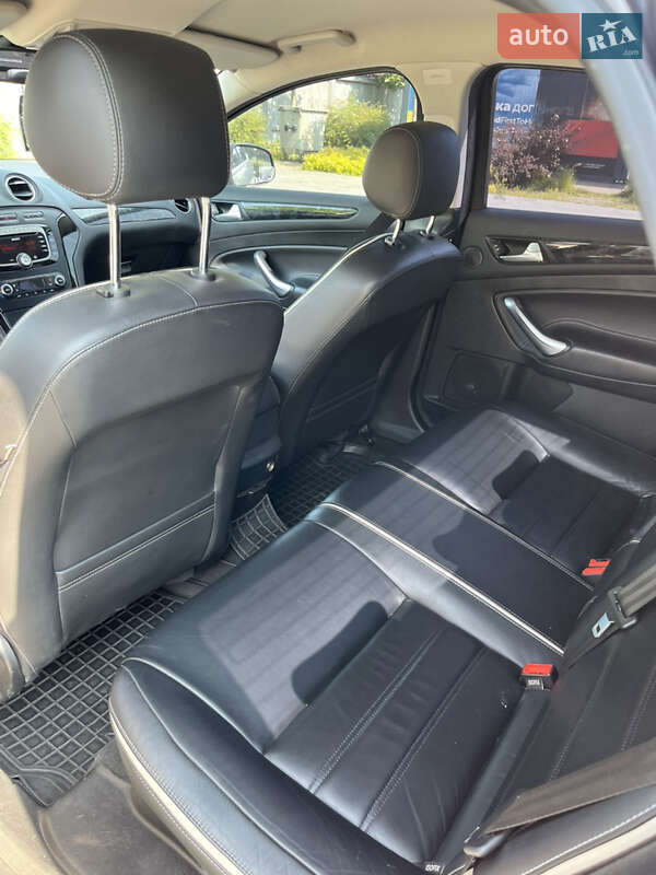 Седан Ford Mondeo 2011 в Бучі