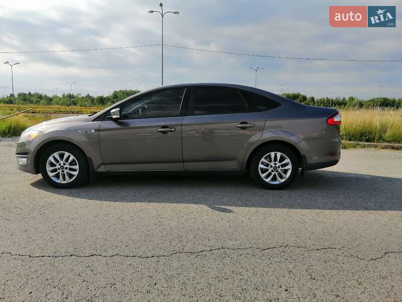 Седан Ford Mondeo 2011 в Львове