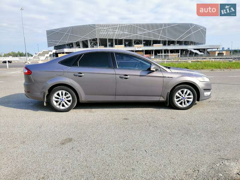 Седан Ford Mondeo 2011 в Львове