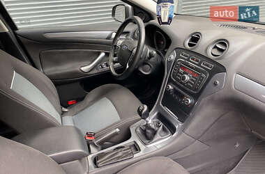 Седан Ford Mondeo 2011 в 