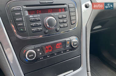 Седан Ford Mondeo 2011 в 