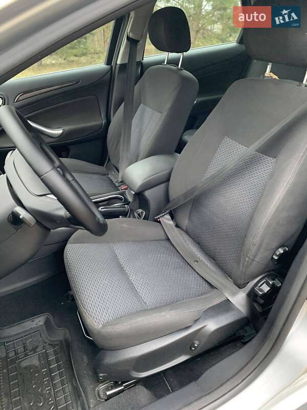 Седан Ford Mondeo 2010 в Мене