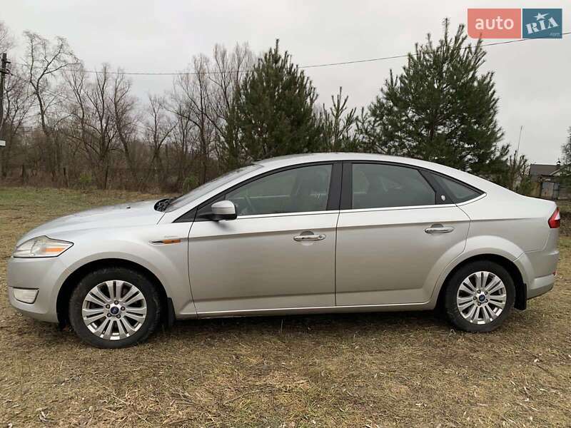 Седан Ford Mondeo 2010 в Мене