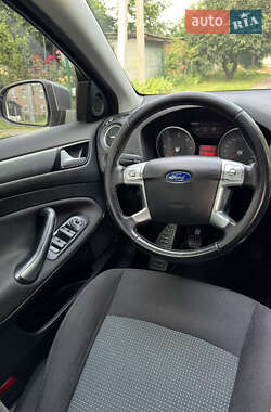 Лифтбек Ford Mondeo 2013 в 