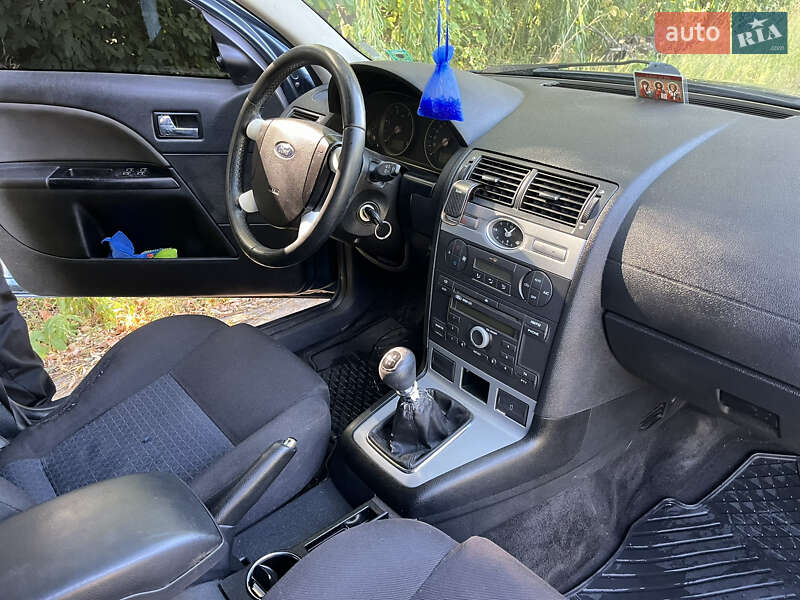 Седан Ford Mondeo 2005 в Киеве