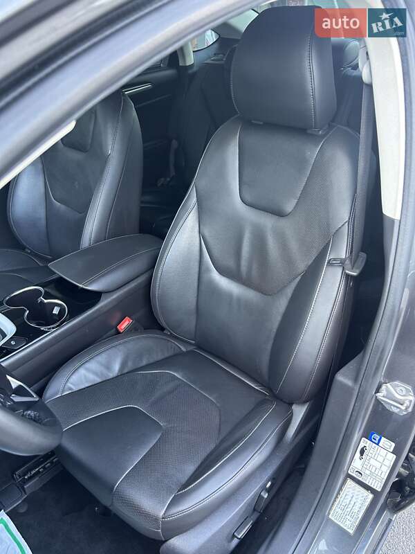 Седан Ford Mondeo 2016 в Луцке