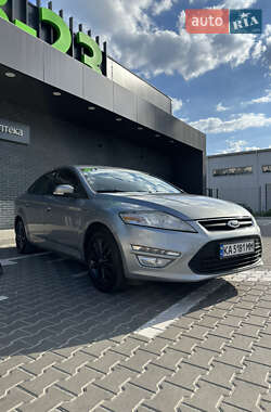 Седан Ford Mondeo 2012 в 