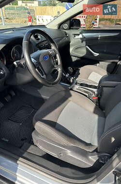 Седан Ford Mondeo 2012 в 