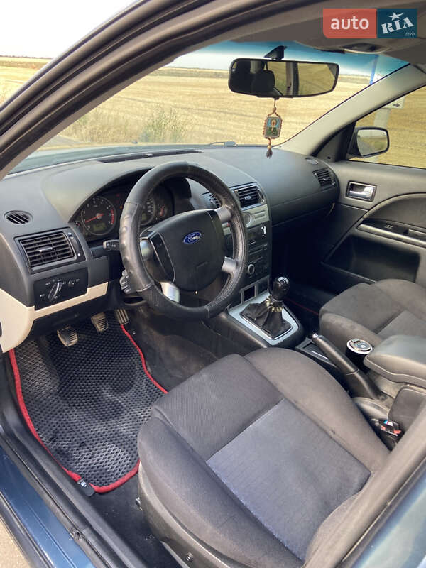 Седан Ford Mondeo 2005 в Снигиревке