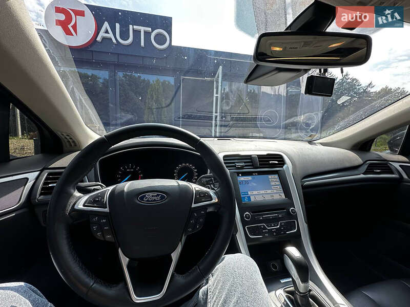 Седан Ford Mondeo 2016 в Львове