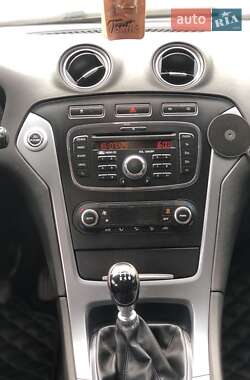 Седан Ford Mondeo 2012 в 