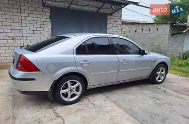 Лифтбек Ford Mondeo 2001 в 