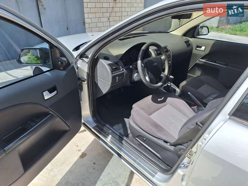 Лифтбек Ford Mondeo 2001 в Казатине