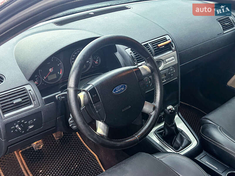 Седан Ford Mondeo 2003 в Киеве