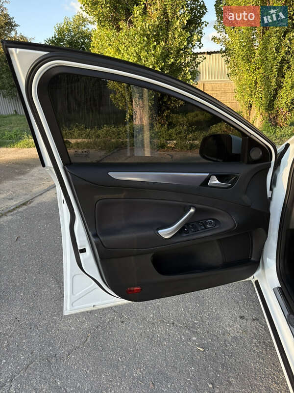 Седан Ford Mondeo 2011 в Харькове