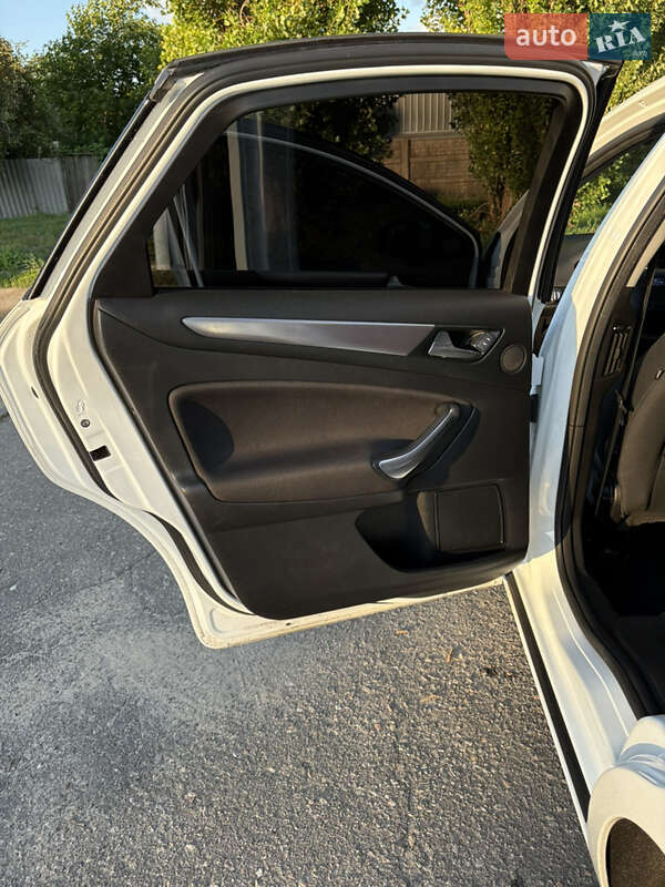 Седан Ford Mondeo 2011 в Харькове