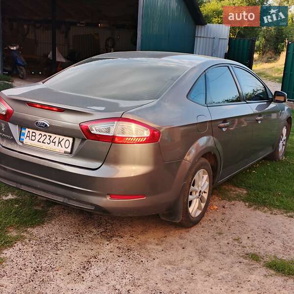 Седан Ford Mondeo 2011 в Гайсине