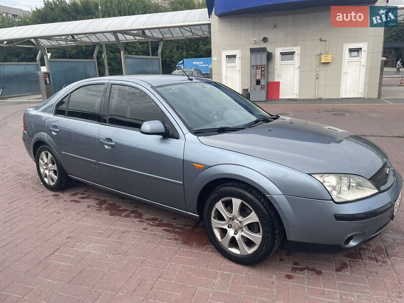Лифтбек Ford Mondeo 2001 в 