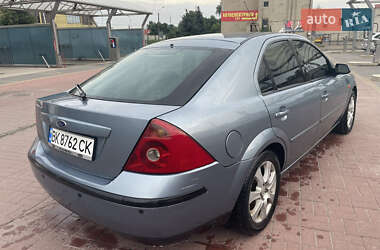 Лифтбек Ford Mondeo 2001 в 