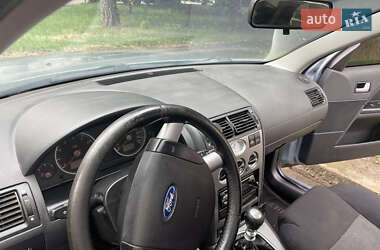 Лифтбек Ford Mondeo 2001 в 