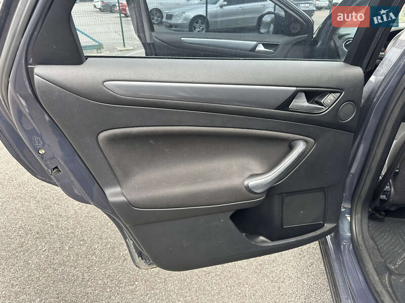 Лифтбек Ford Mondeo 2012 в Львове