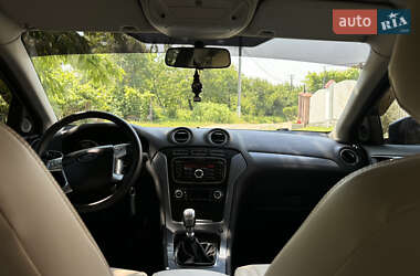 Седан Ford Mondeo 2013 в 