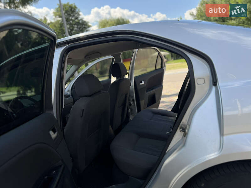 Лифтбек Ford Mondeo 2000 в Луцке