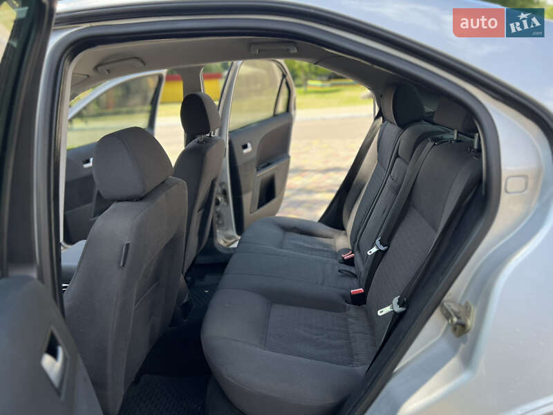 Лифтбек Ford Mondeo 2000 в Луцке