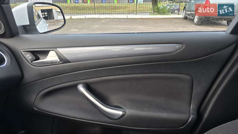 Седан Ford Mondeo 2012 в Чернигове