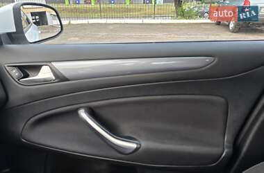 Седан Ford Mondeo 2012 в 
