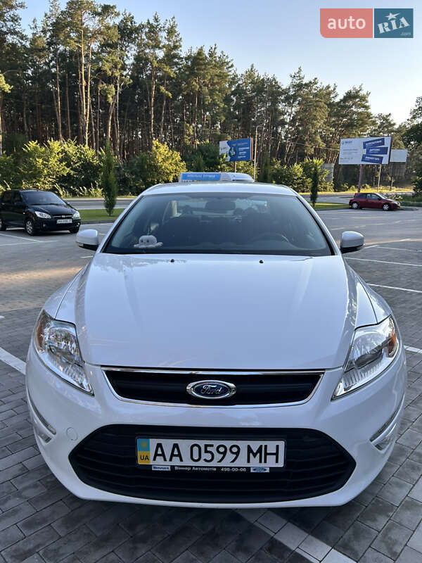 Седан Ford Mondeo 2012 в 