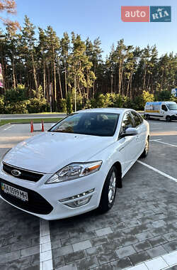 Седан Ford Mondeo 2012 в 