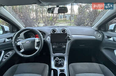 Седан Ford Mondeo 2012 в 