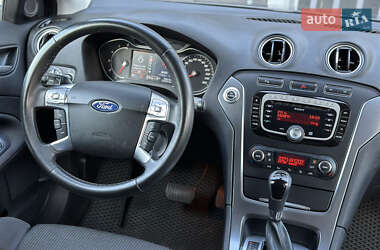 Лифтбек Ford Mondeo 2013 в 