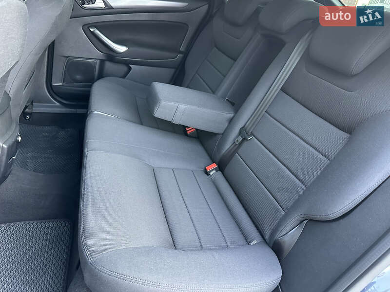 Лифтбек Ford Mondeo 2013 в Киеве