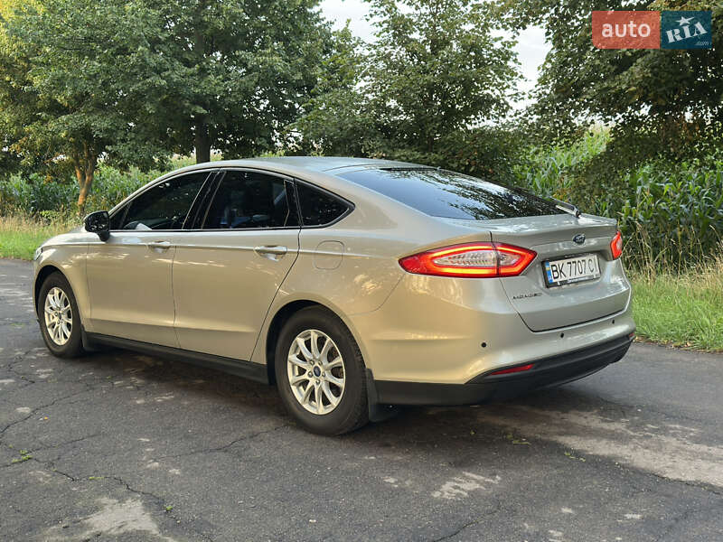 Лифтбек Ford Mondeo 2016 в Ровно