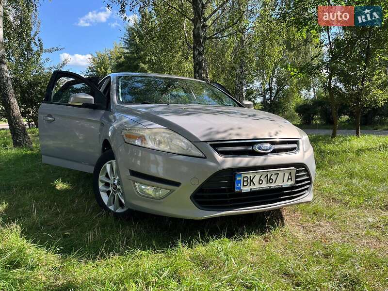 Седан Ford Mondeo 2010 в 