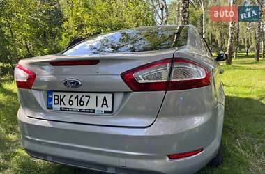 Седан Ford Mondeo 2010 в 