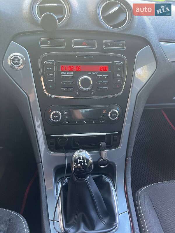 Седан Ford Mondeo 2010 в Киеве