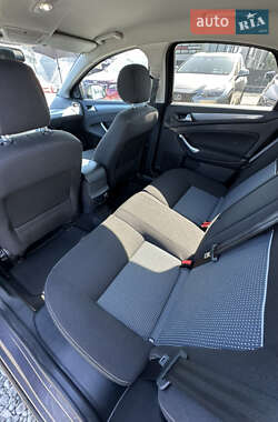 Седан Ford Mondeo 2012 в 