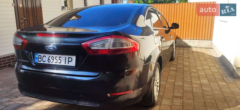 Седан Ford Mondeo 2011 в Стрию