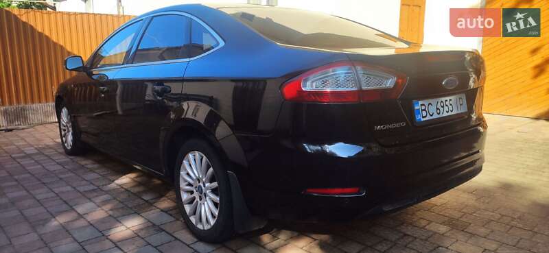 Седан Ford Mondeo 2011 в Стрию