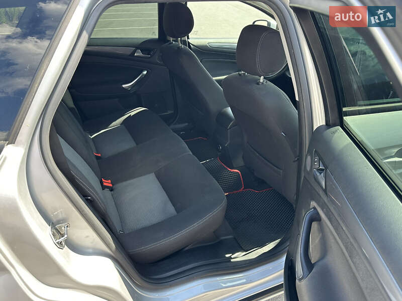 Универсал Ford Mondeo 2013 в Ужгороде