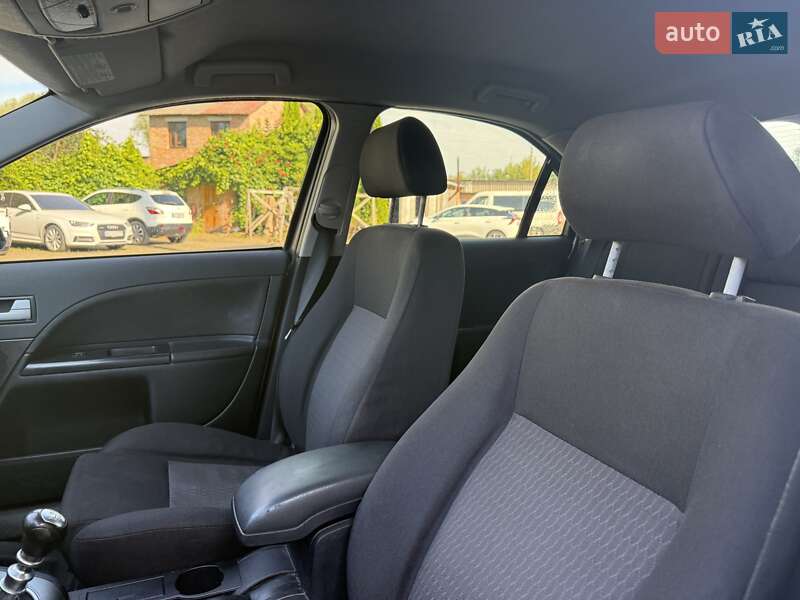 Лифтбек Ford Mondeo 2002 в Шептицькому