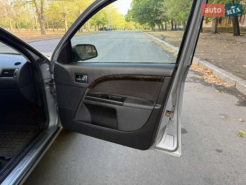 Лифтбек Ford Mondeo 2003 в Николаеве
